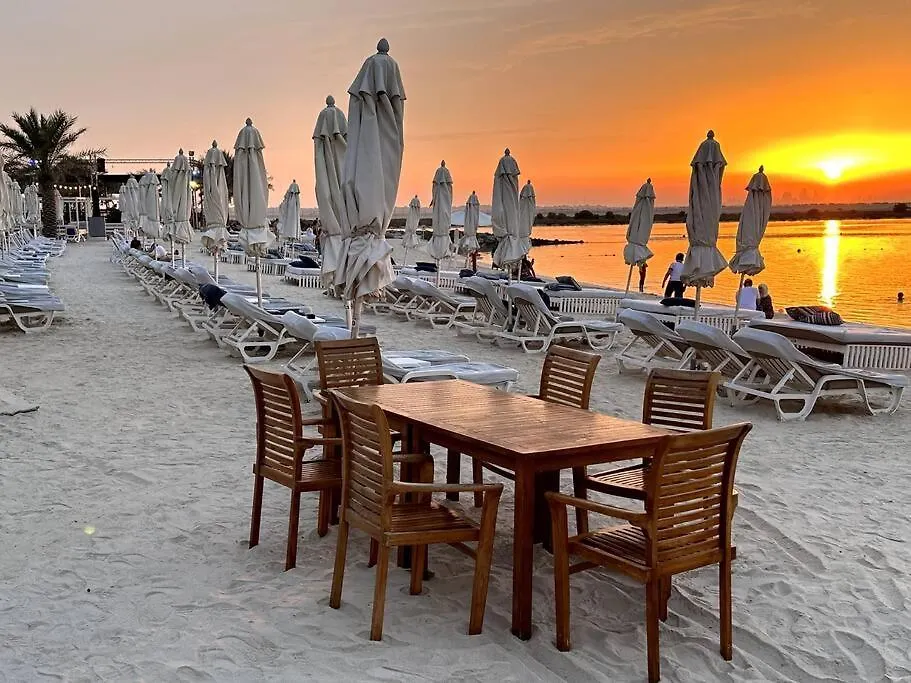 Апартаменты Beachside Sunset Residence Абу-Даби